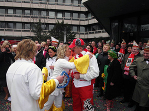 Könige Sieglar: Rathauserstürmung Troisdorf 2011 Könige Sieglar: Rathauserstürmung Troisdorf 2011