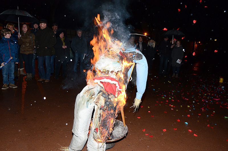 Nubbelverbrennung in Sieglar. Foto: Carsten Seim Nubbelverbrennung in Sieglar. Foto: Carsten Seim