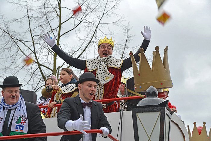 KOENIGE Sieglar: Rosenmontagszug in Sieglar. Foto: Carsten Seim